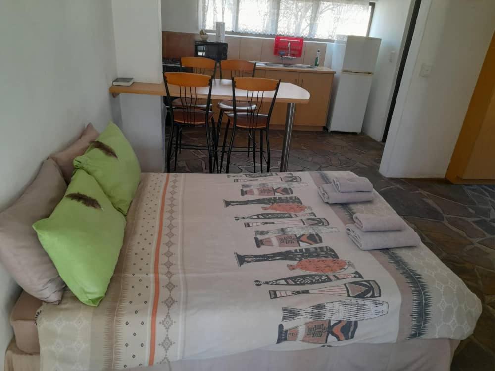 Ombo Rest Camp Hotel Okahandja Exterior photo